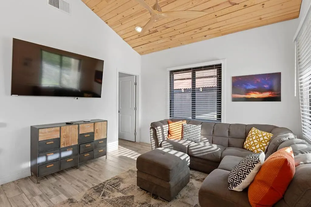 Hummingbird Harmony House With Bbq And Hot Tub In Downtown Phoenix